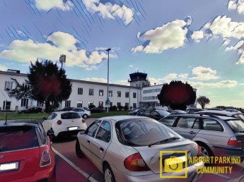Parking Airport Essen-Mülheim: kostenpflichtiger Außenparkplatz P1